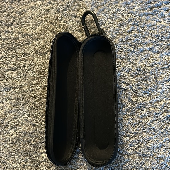 NWOT Beats Pill 2.0 Hardshell Case - Case Only - Picture 4 of 4